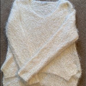 White Sweater. Size Lagre